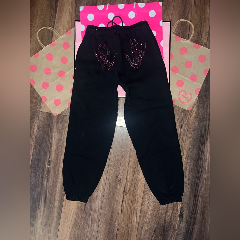 VS PINK Size XS Pink Rhinestone Bling Skull Hand Butt Logo Campus Pant.